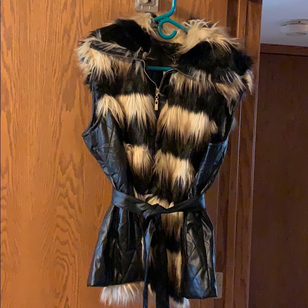 Black Fur Vest - Picture 1 of 3